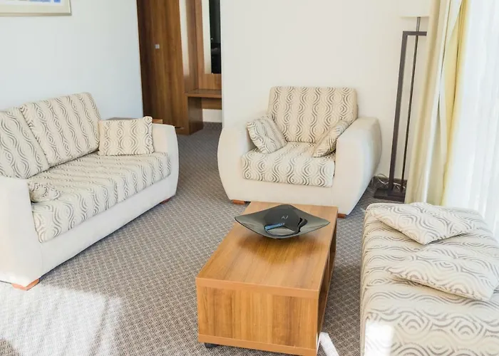 Hotel Burgas מלון 4*