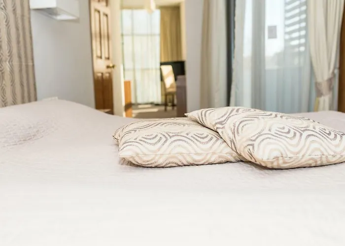 מלון Hotel Burgas 4*